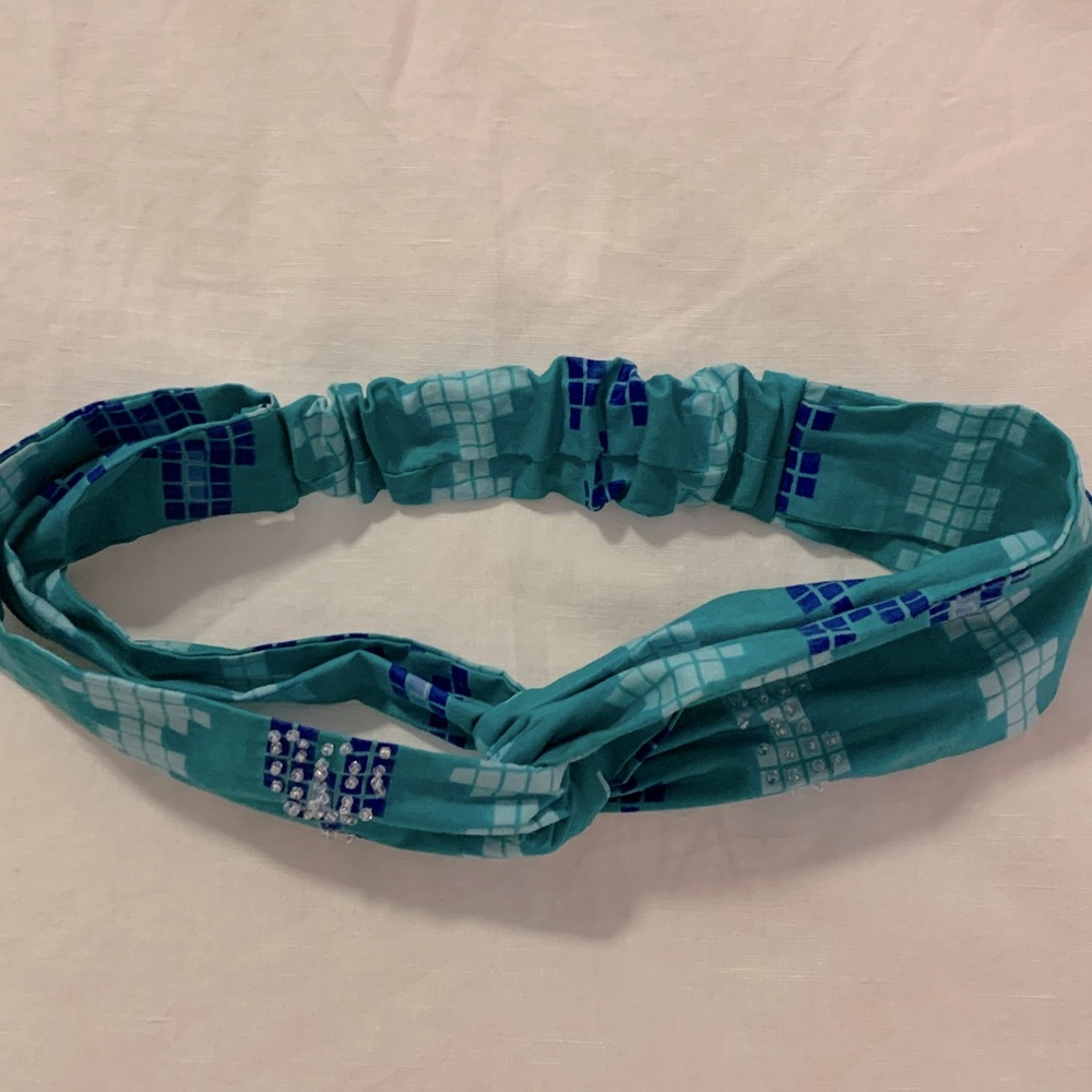 Green-blue beaded, knotted headband